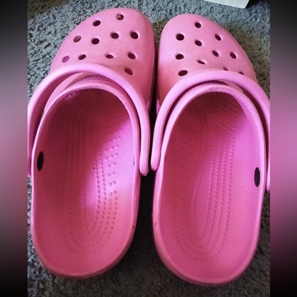 Crocs Pink size W6-7 - Picture 2 of 3